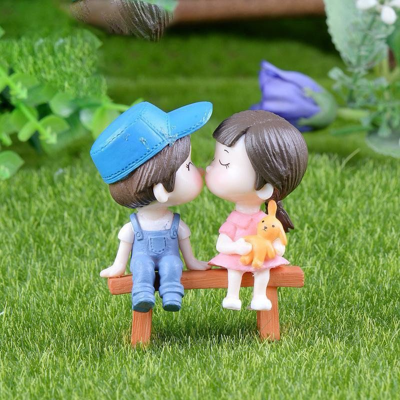(Terrarium) Phụ kiện CẶP ĐÔI HẸN HÒ NGỒI GHẾ - Boy si tình yêu Girl ôm gấu bông
